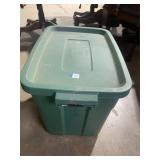 Rubbermaid roughneck storage box