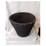 Brown woven small trash bnl