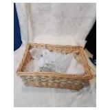 Retain basket with artificial snow and four