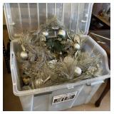 Ex Large Tote of Christmas Stems, Garland