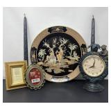 Quartz Clock With Cultural Plate