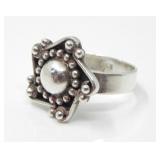 925 SILVER RING W/STAR DESIGN 5.66g