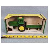 1/32 John Deere Tractor & Wagon