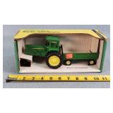 1/32 John Deere Tractor with Wagon