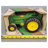 1/16 John Deere Model R Tractor