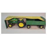 1/16 John Deere Utility Tractor & Wagon