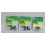 1/64 John Deere 2- Loader Tractors & Wagon