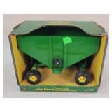 1/16 John Deere Gravity Wagon