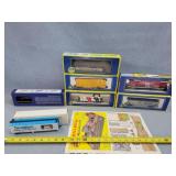 HO Scale Train Engine & 5- Train Cars