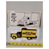 1/34 1951 Ford F6 Iowa Hawkeyes Truck