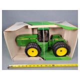 1/16 John Deere 8560 4WD Tractor in Box