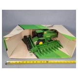 1/16 John Deere Titan II Combine