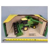 1/16 John Deere Titan Combine in Box