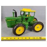 1/16 John Deere 7520 Articulating Tractor