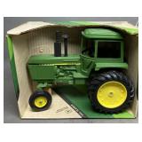 John Deere Soun Gard Tractor