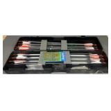 24 - Aluminum Shaft Arrows w/ Case