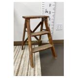 VTG Wooden 2 ft  Step Ladder