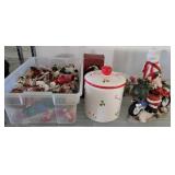 GROUP OF ASSORTED CHRISTMAS Dï¿½COR, ORNAMENTS,