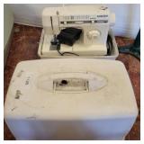 SINGER PORTABLE SEWING MACHINE