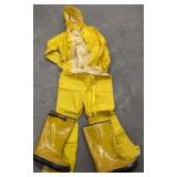 SIZE 10 RUBBER BOOTS, RAIN SUIT,SHOE