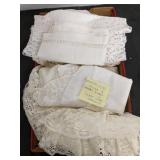 TABLE CLOTHS, RUNNERS