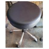 SWIVEL ADJUSTABLE STOOL