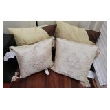 GROUP OF THROW PILLOWS