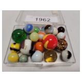 GROUP OF VINTAGE MARBLES