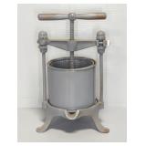 2 QUART JUICING PRESS NO. 1