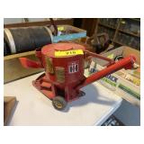 INTERNATIONAL FEED MIXER TOY