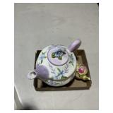 Flowered teapots