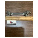 Double window crescent wrench sure