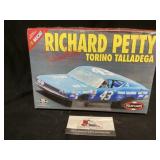 Polar Lights Richard Petty Torino Talladega M