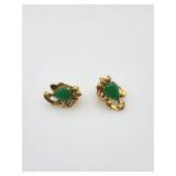 5.7g.958 pr earrings with 1 green stone in each