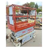 SKYJACK SCISSOR LIFT