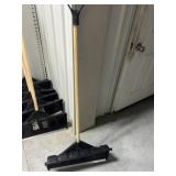 SNOW SHOVEL