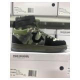 SZ 10 CAMO TRUE RELIGION TENNIS SHOE