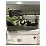 SZ 9 TRUE RELIGION CAMO SHOES