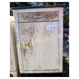 VINTAGE METAL CABINET W/DRAWER 24x20x36