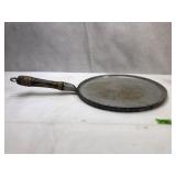 Round Griddle & Cast Iron Ceramic Skillet