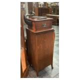 1900s Victrola w/Stand