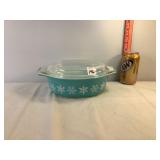 Pyrex Snowflake Covered Casserole Dish 1.5 qt