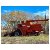 MF 760 Combine w/Pick Up Attachment