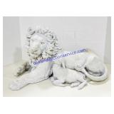 Plastic Lion & Lamb Yard Ornament