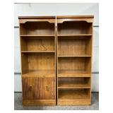 LOT OF 2 LIGHTED BOOKSHELVES / DISPLAY CABINETS