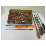 LARGE LOT OF ASSORTED SCREWDRIVERS - SNAP-ON,