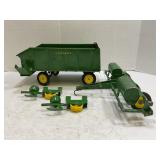 ERTL 1/16 SCALE JOHN DEERE SILAGE & PLANTER TOYS -