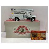 INTERNATIONAL 4400 UTILTY TRUCK 1:34 SCALE DIECAST