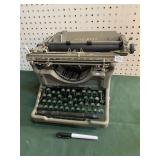 UNDERWOOD TYPEWRITTER