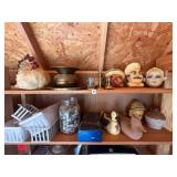 2 shelves assorted dï¿½cor